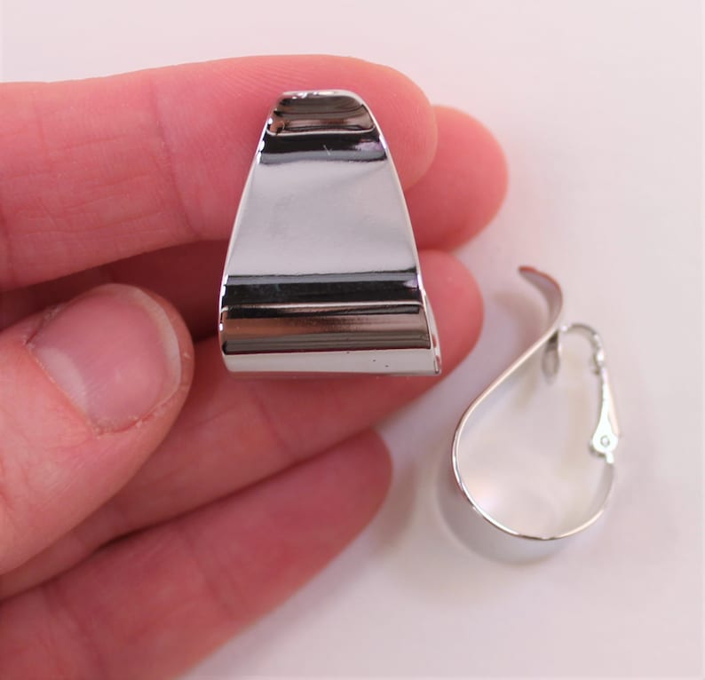 Vintage 1977 Signed Avon Polished Ribbons Silver Tone Curled Modern Minimalist Hoops Clip On Earrings in Original Box NIB