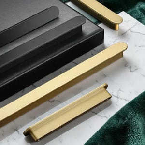 Tiradores de armario Nordic Gold Black Arc - Tiradores de cajón macizos - Herrajes modernos para armarios - Pomos de cocina sencillos - Tiradores de puerta de lujo