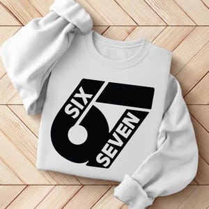Sex sju 67 PNG SVG-klippfil, rolig viral meme 67 Svg för Cricut Silhouette, Gen Alpha trendig utskrivbar Png för skjortor, muggar, hantverk