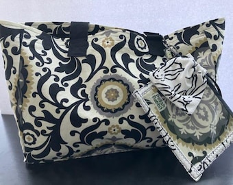 Bolso tote con estampado de medallón: negro, blanco, dorado, algodón, forrado, incluye estuche.