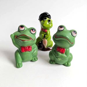 Vintage Frog Salt & Pepper Set + Bonus Froggy!