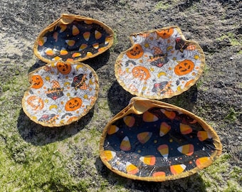 Decoupage Halloween-snuisterijschotel schelpen.