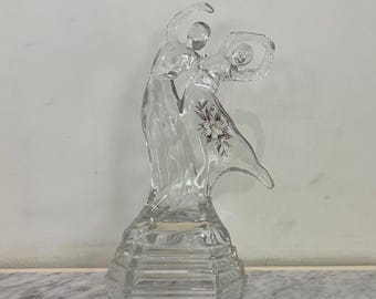 Glass figurine of a couple of dancers