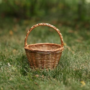 Wicker basket with handle, Wicker flower girl basket,Wedding flower basket,Natural wicker basket,Woven flower girl basket,Boho flower basket