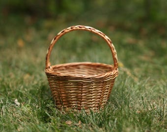 Wicker basket with handle, Wicker flower girl basket,Wedding flower basket,Natural wicker basket,Woven flower girl basket,Boho flower basket