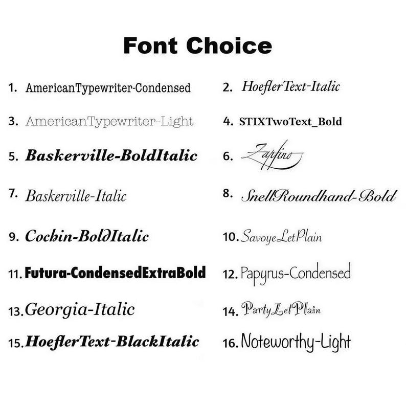 Puede incluir: Una lista de texto negro titulada Font Choice que presenta diecis&eacute;is estilos de fuente numerados, incluidos AmericanTypewriter-Condensed, HoeflerText-Italic, AmericanTypewriter-Light, STIXTwoText_Bold, Baskerville-BoldItalic, Zapfino, Baskerville-Italic, SnellRoundhand-Bold, Cochin-BoldItalic, SavoyeLetPlain, Futura-CondensedExtraBold, Papyrus-Condensed, Georgia-Italic, PartyLetPlain, HoeflerText-BlackItalic y Noteworthy-Light.