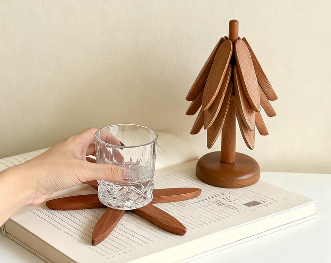 Personalized Wooden Christmas Tree Trivet Set with Free Christmas Gift - Heat-Resistant Coasters