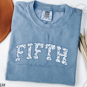 Comfort Colors® Fifth Grade Teacher Shirt, Toile de Jouy 5th Grade T-Shirt, Fifth Grade Teacher Appreciation Gift, Elementary School T-Shirt