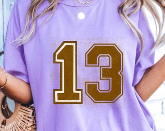 Maglietta personalizzata con numero di football e colori comfort: maglietta personalizzata per il giorno della partita, maglietta con spirito di squadra universitario, stile vintage Y2K, regalo sportivo retrò