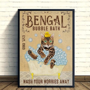 Peut inclure: Impression encadrée d'un chat Bengal dans un bain moussant, portant un canard en plastique jaune. L'impression affiche "BENGAL BUBBLE BATH" et "WASH YOUR WORRIES AWAY". La date de l'impression est "EST. 1969".