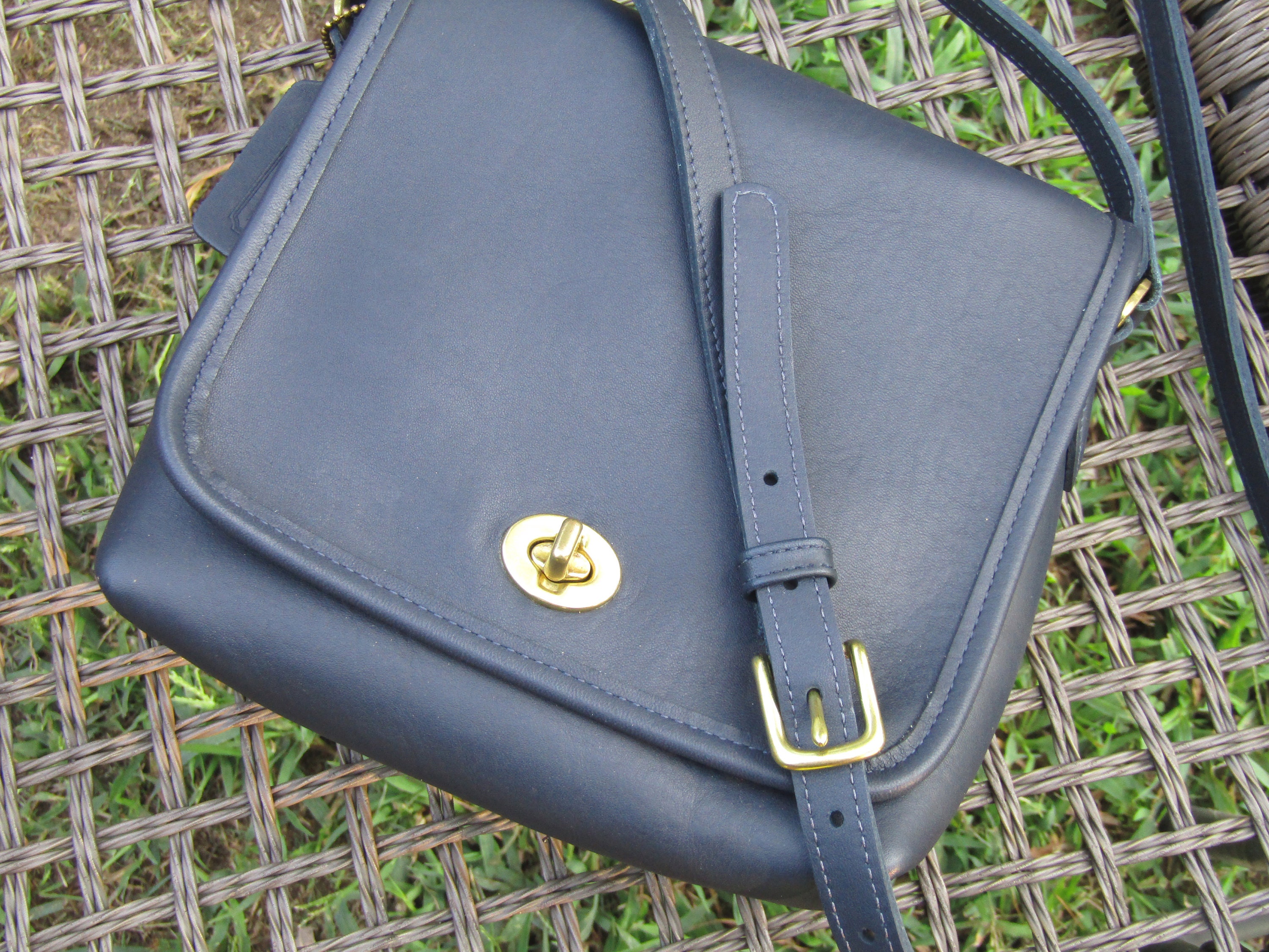 Vintage Coach Bag Companion Flap in Navy Blue Leather -  India