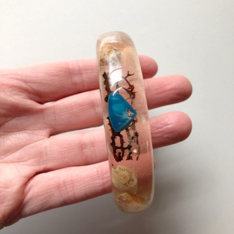 vintage boho shell bangle,Mermaid bracelet Vintage clear lucite shell bangle vintage beach bangle vintage acrylic shell bangle