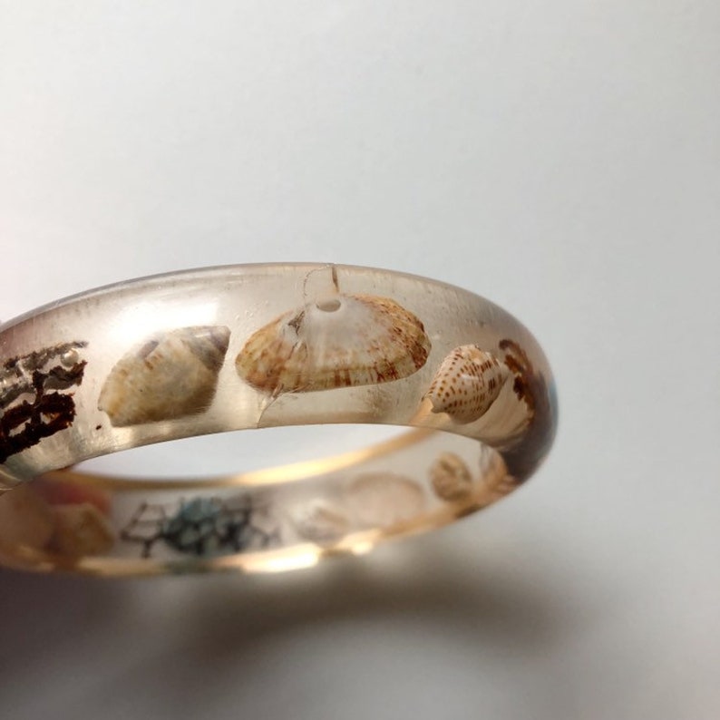 vintage boho shell bangle,Mermaid bracelet Vintage clear lucite shell bangle vintage beach bangle vintage acrylic shell bangle