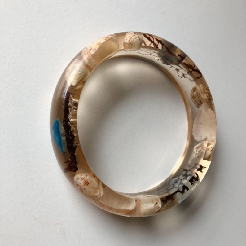 vintage boho shell bangle,Mermaid bracelet Vintage clear lucite shell bangle vintage beach bangle vintage acrylic shell bangle