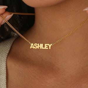 Colar com nome personalizado e corrente de meio-fio, colar delicado com nome personalizado, colar minimalista com nome, presente de joia personalizado, presente de Natal