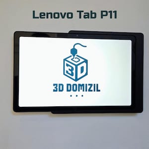 Könnte beinhalten: Ein schwarzes Lenovo Tab P11 Tablet mit einem weißen Bildschirm, auf dem ein blaues 3D-Druck-Logo und der Text "3D DOMIZIL" angezeigt werden. Das Tablet ist auf einer weißen Oberfläche montiert, darüber steht der Text "Lenovo Tab P11".