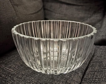 Mid-Century Ribbed Clear Glass Candy or Nut Bowl – 1950s–1970s Vintage Scalloped Pressed Glass