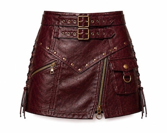 Burgunderfarbener Minirock aus Kunstleder im Utility-Stil mit doppelter Schnalle und Schnürung im Gothic-Biker-Stil
