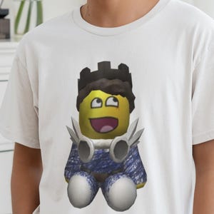 Roblox Forsaken Milestone 4 Shedletsky Plushie T-Shirt - Perfektes Geschenk für Roblox Fans, Gamer, Jugendliche und Kinder, Unisex T-Shirt, Softstyle