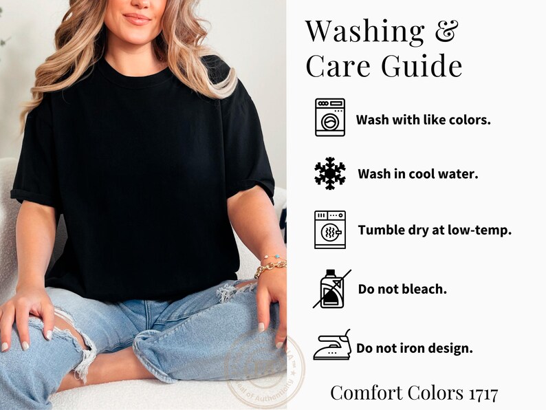 Pode incluir: Uma t-shirt preta com cal&ccedil;as de ganga azul-claras rasgadas. Ao lado da t-shirt encontra-se um guia de lavagem com &iacute;cones e texto: Wash with like colors, Wash in cool water, Tumble dry at low-temp, Do not bleach, Do not iron design, Comfort Colors 1717.
