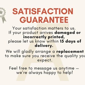 Pode incluir: Um gr&aacute;fico informativo retangular com fundo creme, um &iacute;cone de fita cinza e o texto SATISFACTION GUARANTEE em laranja. O texto indica que, se um produto chegar danificado ou impresso incorretamente, deve-se notificar em at&eacute; 15 dias ap&oacute;s a entrega para uma substitui&ccedil;&atilde;o. Termina com um convite para enviar uma mensagem.