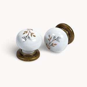 Pomello per mobiletto bianco ZERRA – Ottone anticato con porcellana / Marrone floreale / Fatto a mano / Cucina / Cassetto / Belnua