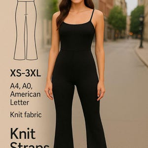 Könnte beinhalten: Schwarzer Strick-Jumpsuit mit Trägern. Das Bild zeigt eine Frau in einem schwarzen Jumpsuit mit dünnen Trägern und ausgestellten Beinen. Der Text zeigt Größen XS-3XL, A4, A0, American Letter und Strickstoff.