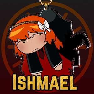 Könnte beinhalten: Ein Cartoon-Schlüsselanhänger mit einer Figur mit orangefarbenem Haar, einer weißen Schleife und einem schwarzen Outfit. Der Name "ISHMAEL" ist in goldenen Buchstaben unten dargestellt. Der Hintergrund ist ein Farbverlauf aus Rot und Braun.