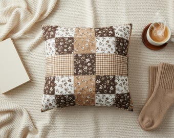 Mokka Blumen Gingham Kissenbezug, braun kariertes Kissen, kaffeefarbenes Kissen, gemütliches 20x20 Kissenbezug | Patchwork-inspiriertes Design