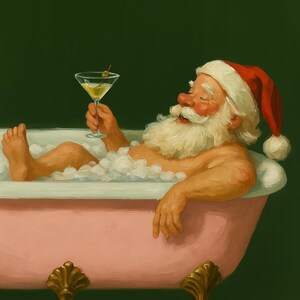 Może przedstawiać: Ilustracja Świętego Mikołaja relaksującego się w r&oacute;żowej wannie wypełnionej bąbelkami, trzymającego martini z oliwką. Ma na sobie czerwono-białą czapkę Świętego Mikołaja. Wanna ma ozdobne złote n&oacute;żki na ciemnozielonym tle.