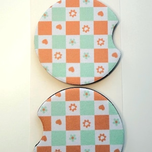 Mignons sous-verres de voiture floraux rétro | Ensemble à carreaux et rayures orange et vert | Inserts absorbants en néoprène pour porte-gobelets