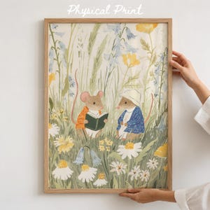 Affiche fantaisiste de souris des bois lisant, Décoration enfantine fantaisiste, Art mural cottagecore pour chambre d'enfant, Affiche vintage pour chambre d'enfant