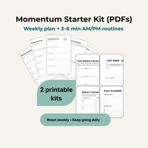 Puede incluir: Un conjunto de kits de planificador imprimibles, que incluyen un plan semanal y rutinas AM/PM. La imagen presenta varias tarjetas blancas con texto como "Momentum Starter Kit (PDFs)", "This Week's Focus" y "Daily Planner". El texto "2 printable kits" también es visible.