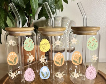 Voorjaar glazen beker met bamboe deksel stro paasbeker schattige chick & bunny beker bloemen ijskoffiekop lente cadeau voor haar pastel cotagecore