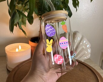 Glazen paasbeker met bamboe deksel en rietje schattig bekertje konijntje en ei, lente ijskoffiekop, pastelkleurige drinkgerei cadeau voor haar mandje peepthema