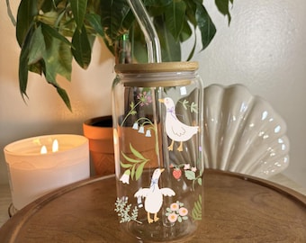Bloemen eend glazen beker 16oz ijskoffiekop met deksel en rietje Leuke paasbloemen ganzenbeker UV-DTF-wrap cadeau voor Silly Goose's