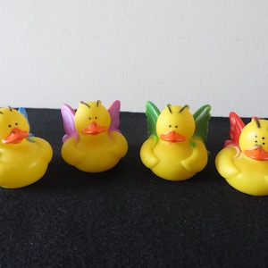 Patito de goma con forma de mariposa: regalo de broma para fiestas