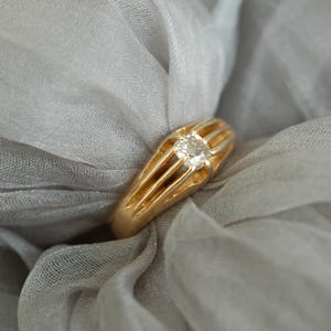 Vintage 18k Gold Natural Diamond Ring