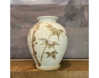 Jarrón vintage de cerámica asiática / Motivo de bambú pintado a mano / Esmalte craquelado blanco crema / Cerámica bohemia wabi-sabi / Jarrón de cerámica artística de 25 cm