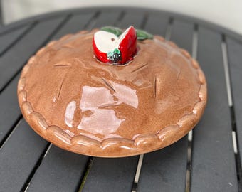 Vintage Portuguese Ceramic Apple Pie Dish with Lid | Made in Portugal | Trompe L'oeil Figural Bakeware | Cottagecore Kitchen