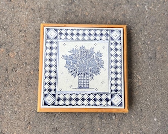 Salvamanteles de cerámica azul Delft de 7x7 / Salvamanteles floral azul y blanco / Salvamanteles de cocina con marco de madera