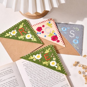 Personalized Hand Embroidered Corner Bookmarks,Book Corner Decoration, Felt Triangle Page Stitched Corner Handmade Bookmark,gifts for friend