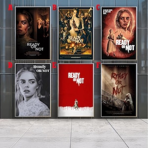 Könnte beinhalten: Sammlung von sechs Filmplakaten für "Ready or Not". Die Plakate zeigen eine Frau, mit dem Titeltext in verschiedenen Stilen. Die Farbpalette umfasst Rot, Schwarz und Weiß, wobei einige Plakate einen Sepia-Ton aufweisen.