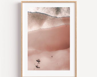 Ingelijste print, roze zandstrand luchtfotografie, kustlandschap kunst aan de muur, nautisch decor, strandliefhebber cadeau, uitzicht op de oceaan, moderne kust