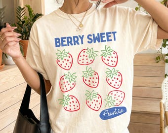 Berry Sweet Auntie Shirt, Strawberry Aunt Shirt, Comfort Colors Aunt Tee, Cute New Aunt Gift, Baby Announcement, Pregnancy Reveal Gift