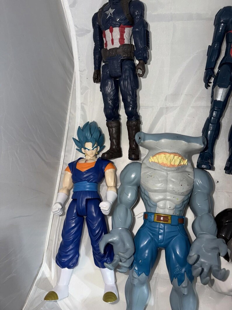 Gran lote de figuras de acción de Marvel, DC, Toy Story, Dragon Ball Z, Batman y Spiderman. imagen 2