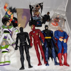 Gran lote de figuras de acción de Marvel, DC, Toy Story, Dragon Ball Z, Batman y Spiderman. imagen 7