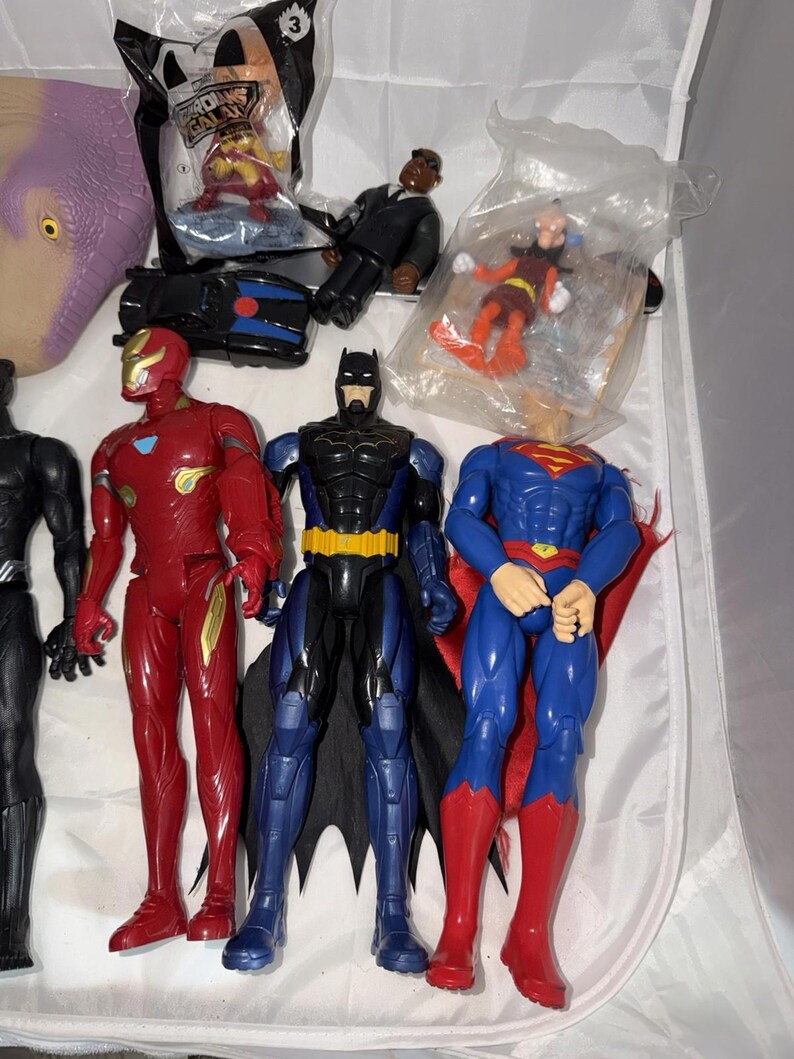 Gran lote de figuras de acción de Marvel, DC, Toy Story, Dragon Ball Z, Batman y Spiderman. imagen 5
