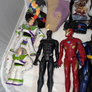 Gran lote de figuras de acción de Marvel, DC, Toy Story, Dragon Ball Z, Batman y Spiderman. imagen 4