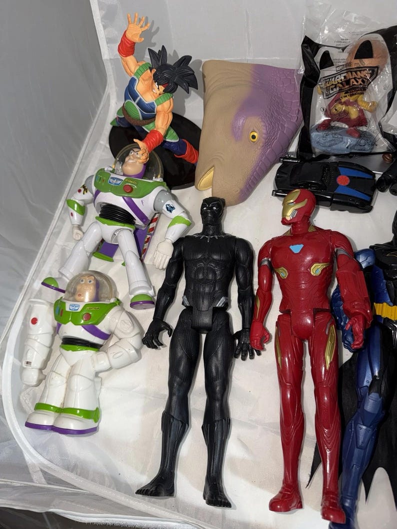 Gran lote de figuras de acción de Marvel, DC, Toy Story, Dragon Ball Z, Batman y Spiderman. imagen 4